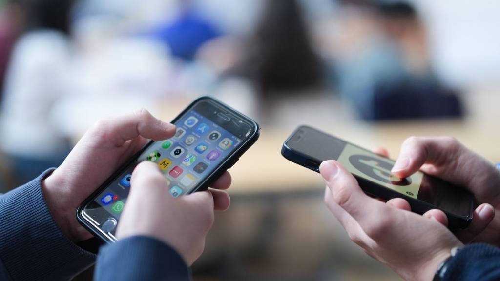 Mexico mulls Australia-style teen social media ban — and DFAT is lending a hand