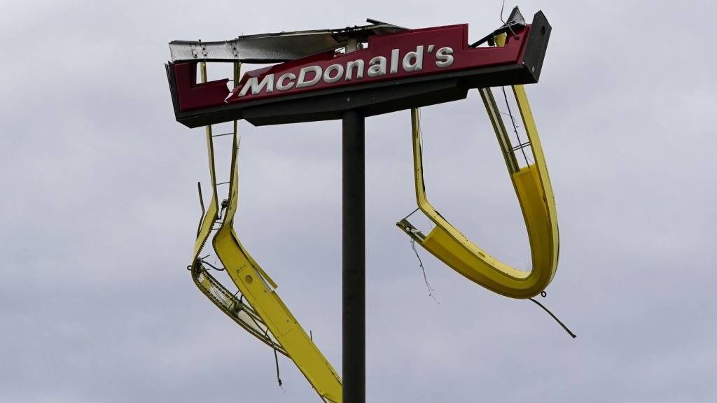 McDonald's stock is tumbling. It's a bad sign for all of us (and a bad time to be a chicken)