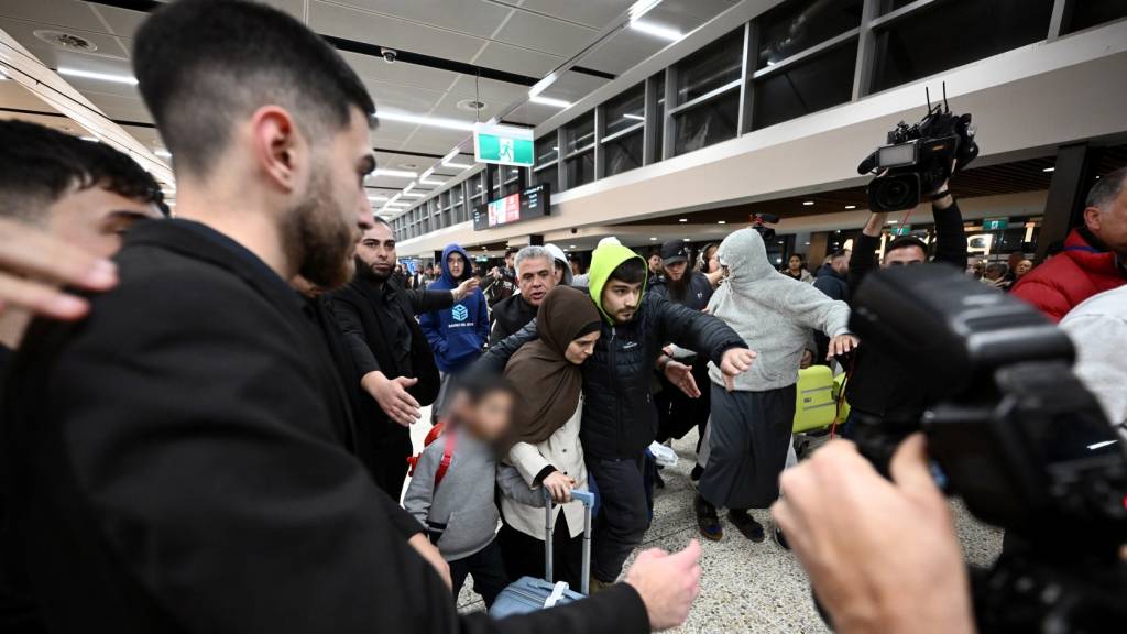 Three ISIS-linked women arrested upon return to Australia