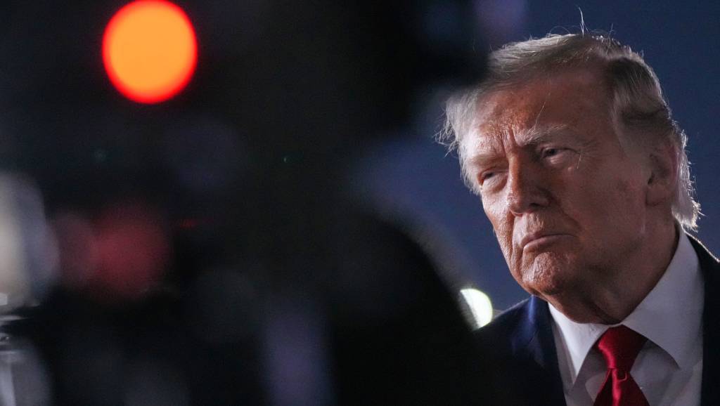 Trump promises retaliation after Apache helicopter