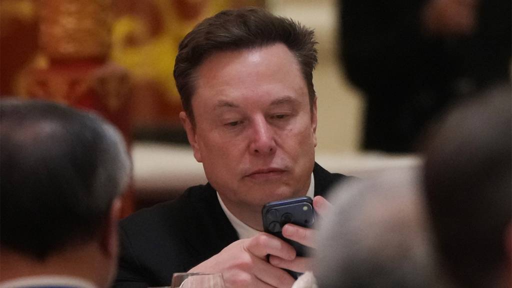 SpaceX soars. Get out while you can, folks!