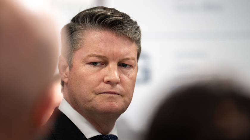 Coalition Surges Ahead in Victoria Amidst Labor Turmoil, Farage Eyes Aussie Border Model