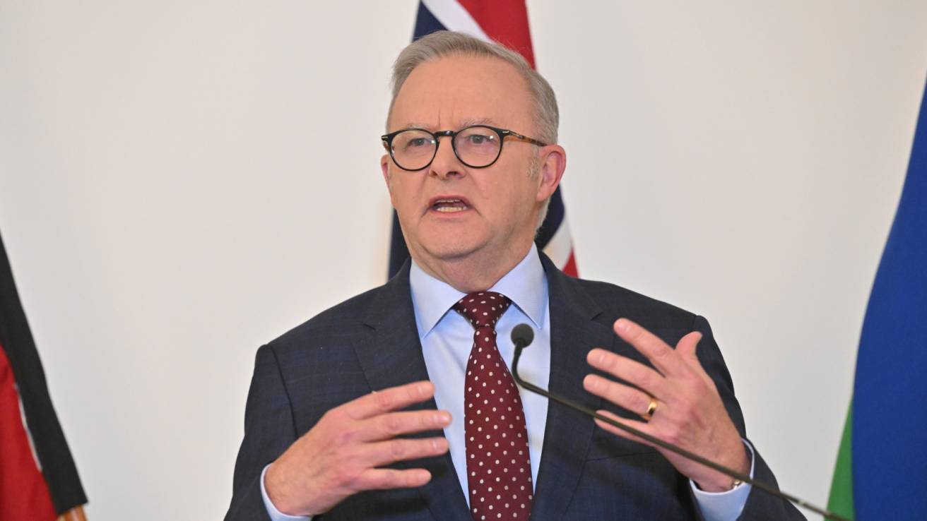 Albanese hopeful to pass gambling reforms with Coalition's help. In Colombia, at least 111 people dead following a devastating earthquake.