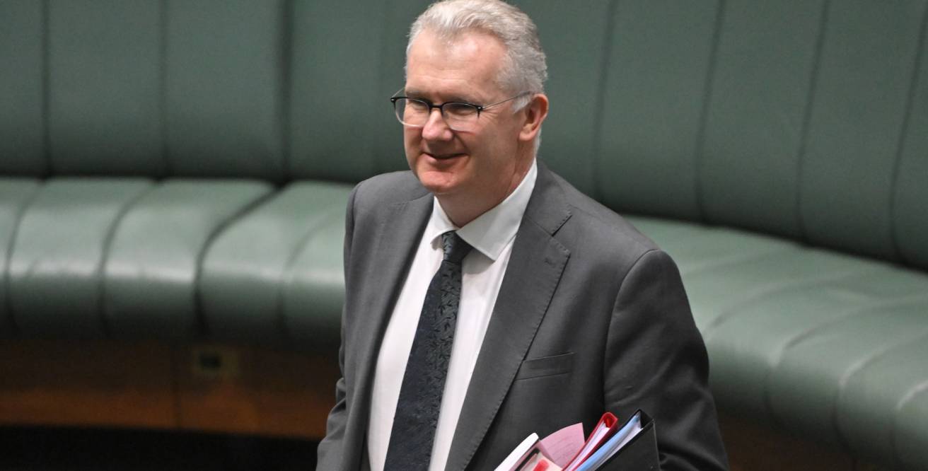 Labor plans crackdown on visa overstayers