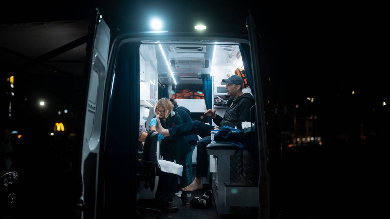 Volunteer medics bring free healthcare to people experiencing homelessness in Melbourne